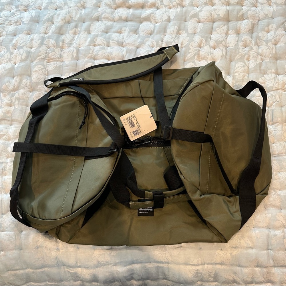 Lululemon All day Essential Duffle Bag gym bag new sage gray